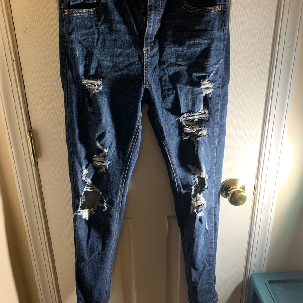 Ripped skinny jeans